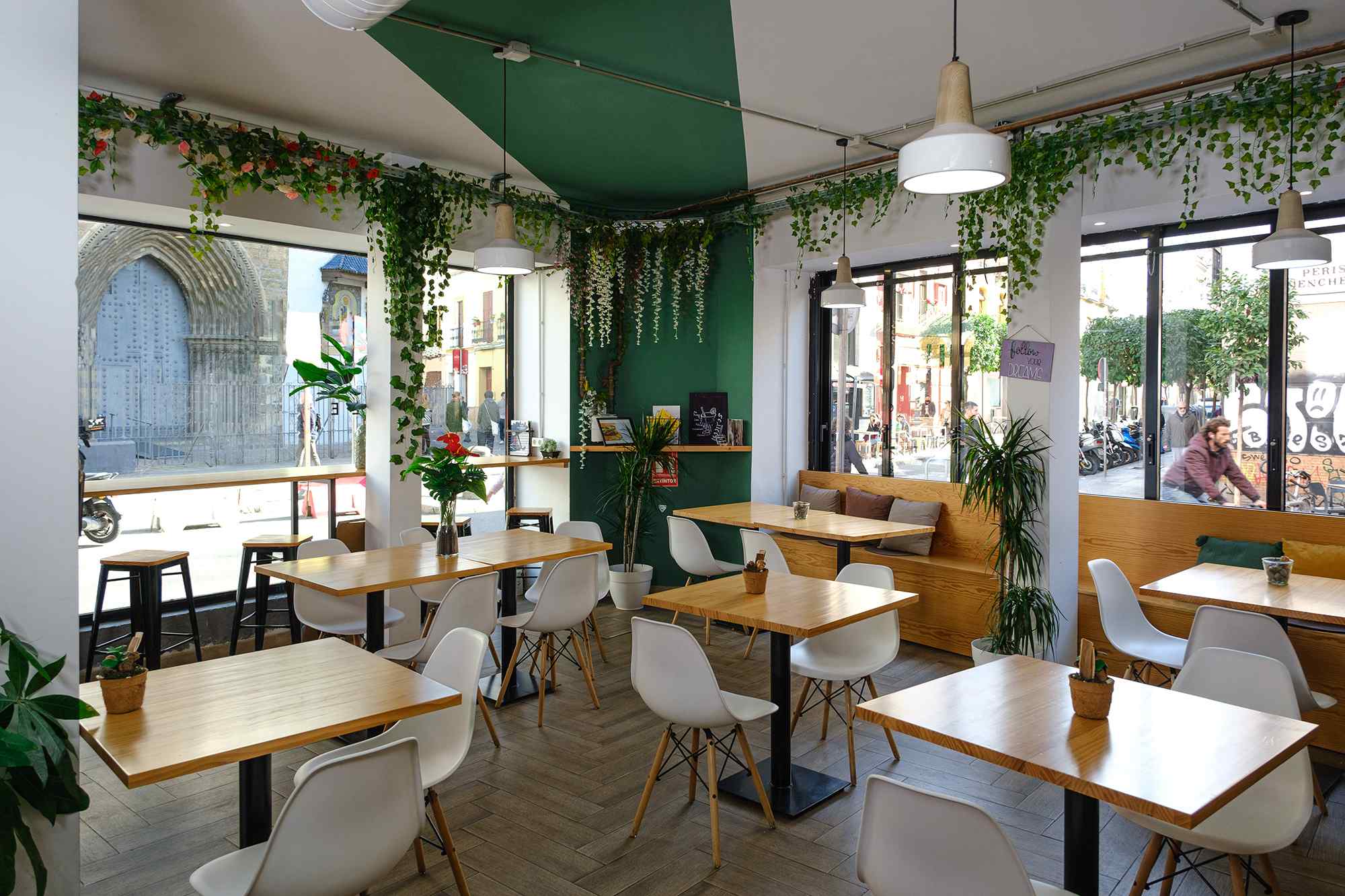 Interior del brunch Feria 83